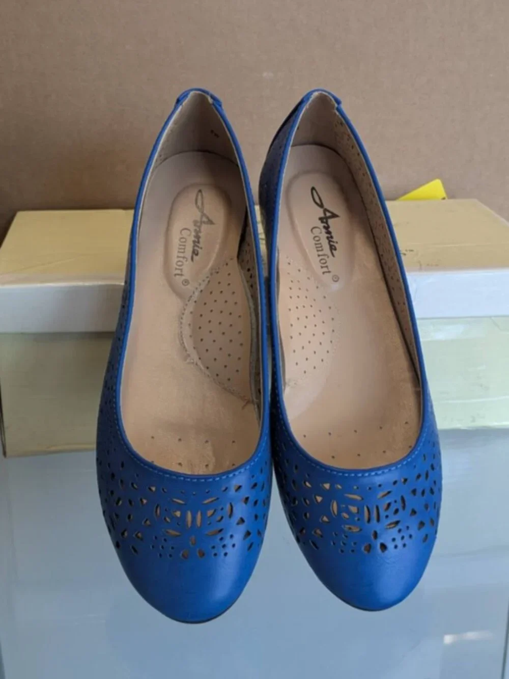 Annie Comfort brand blue laser-cut ballet flats, Size 6 - O